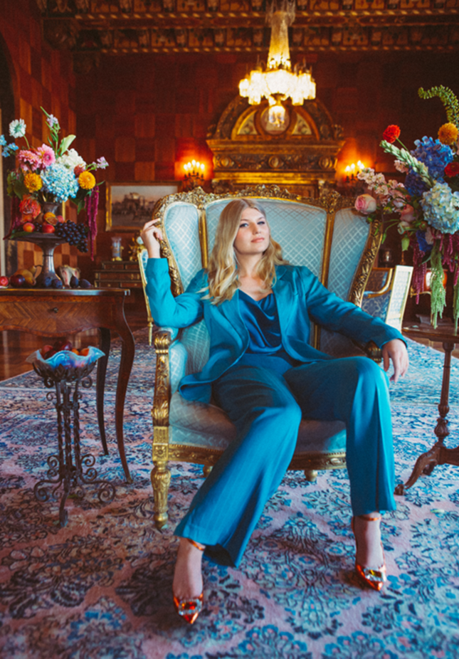 Brynn Elliott: In ihrem neuen Song "Tell Me I’m Pretty" beschäftigt