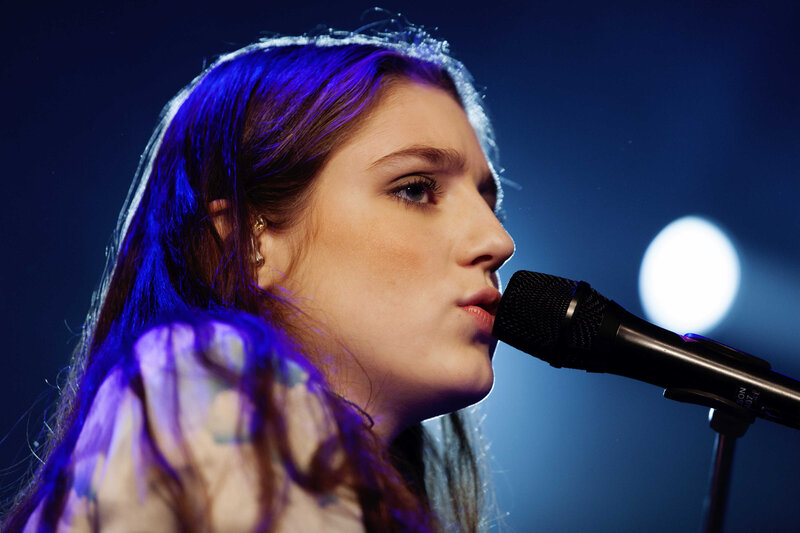 Birdy Gewinne 1 von 5 signierten "Wings"Singles von Birdy Warner