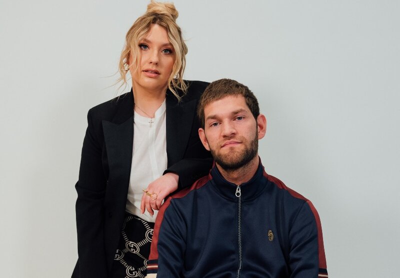Ella Henderson Ella Henderson und Nathan Dawe liefern "21 Reasons", an