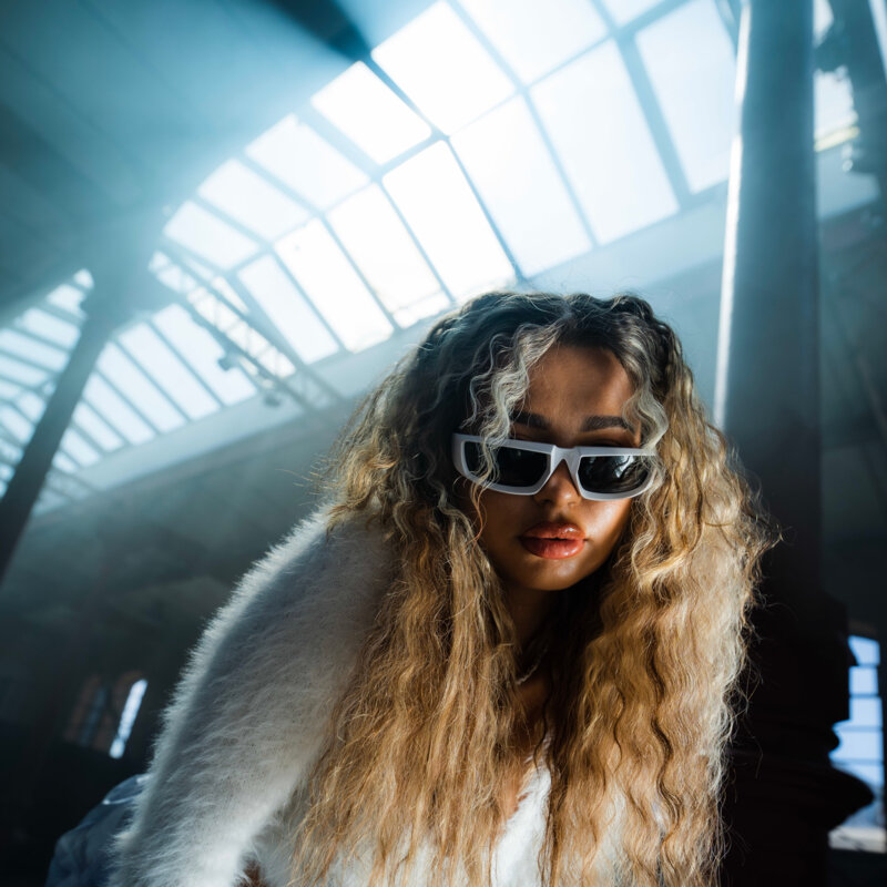 In ihrem neuen Track