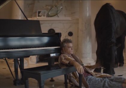 News-Titelbild - Im Musikvideo zu "Bloodstream" spielt Ray Liotta einen depressiven Ex-Rockstar