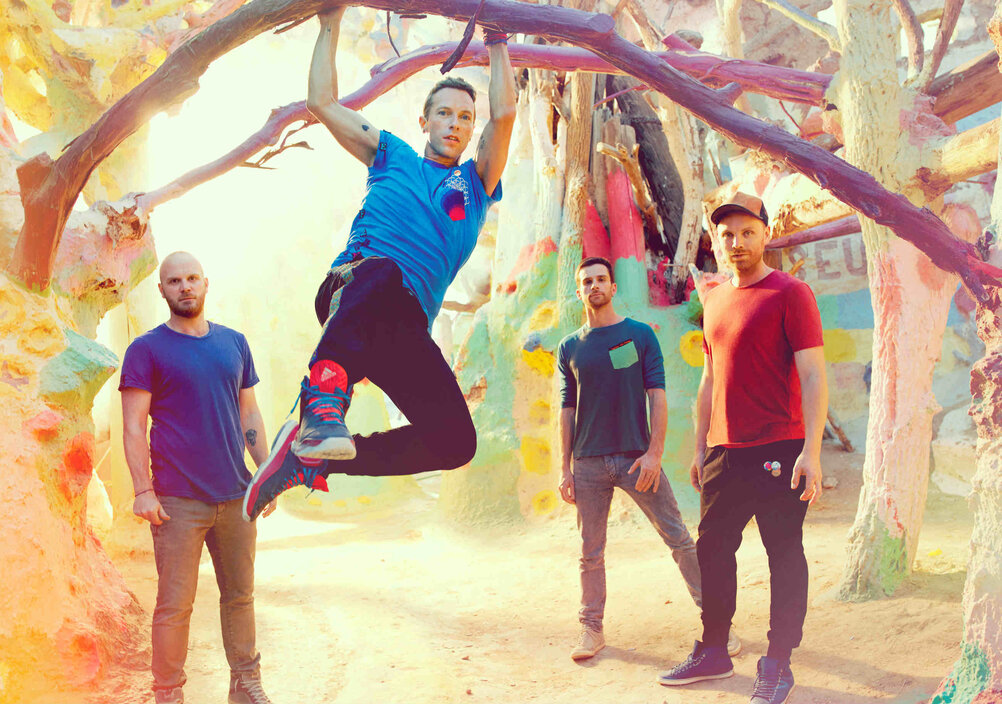 News-Titelbild - Im Video zu ihrem neuen Song "Higher Power" tanzen Coldplay mit Alien-Hologrammen