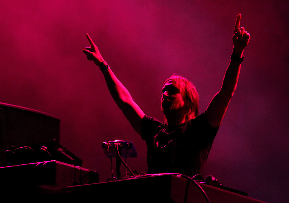 News-Titelbild - Hört den neuen Club-Track "Clap Your Hands" von David Guetta & GLOWINTHEDARK