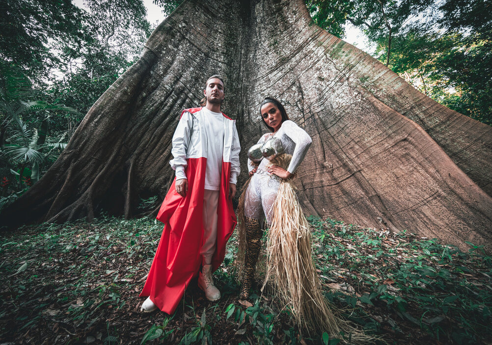 News-Titelbild - Im Video zu "Is That For Me" entführen uns Alesso & Anitta ins magische Amazonien