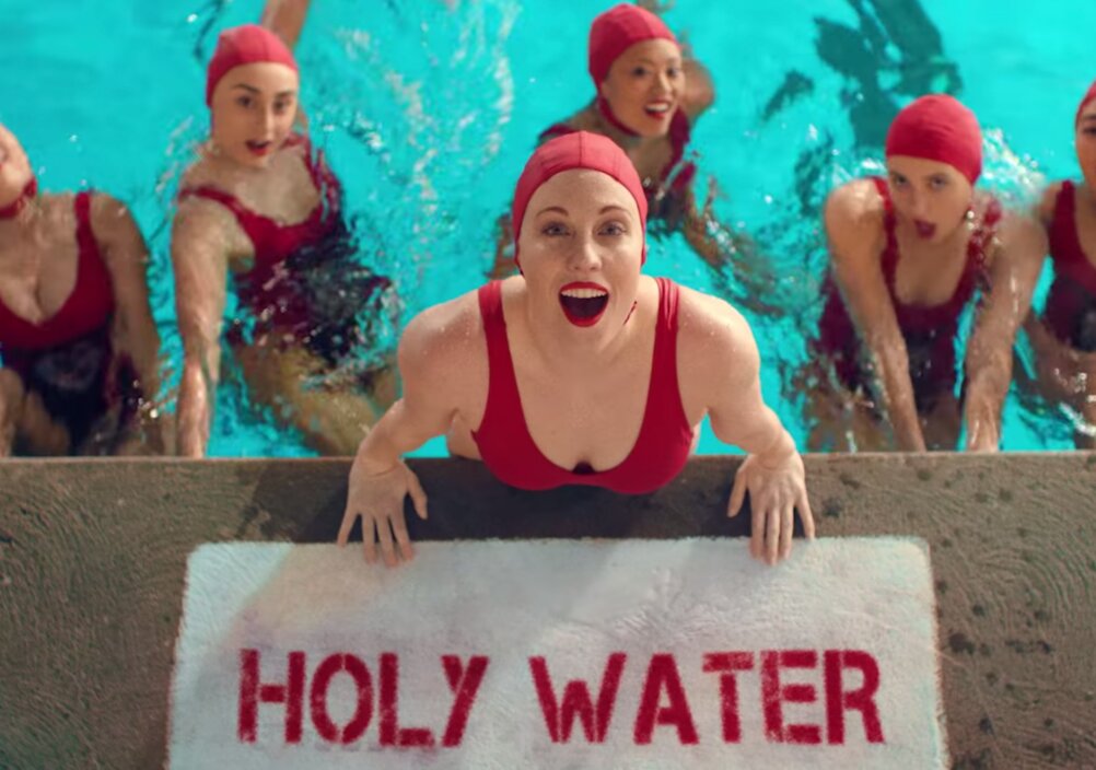 News-Titelbild - Mit dem Musikvideo zu ihrem neuen Song "Holy Water" gehen Galantis spektakulär baden