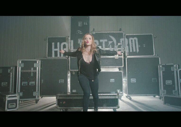 News-Titelbild - Lzzy Hale in Action: Seht das Musikvideo zu "Apocalyptic" von Halestorm