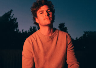 News-Titelbild - Cover des The-Pogues-Weihnachtsklassikers: Vance Joy mit "Fairytale of New York"