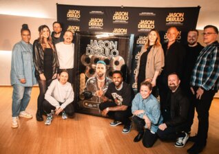 News-Titelbild - Warner Music zeichnet Jason Derulo mit Gold und Platin aus