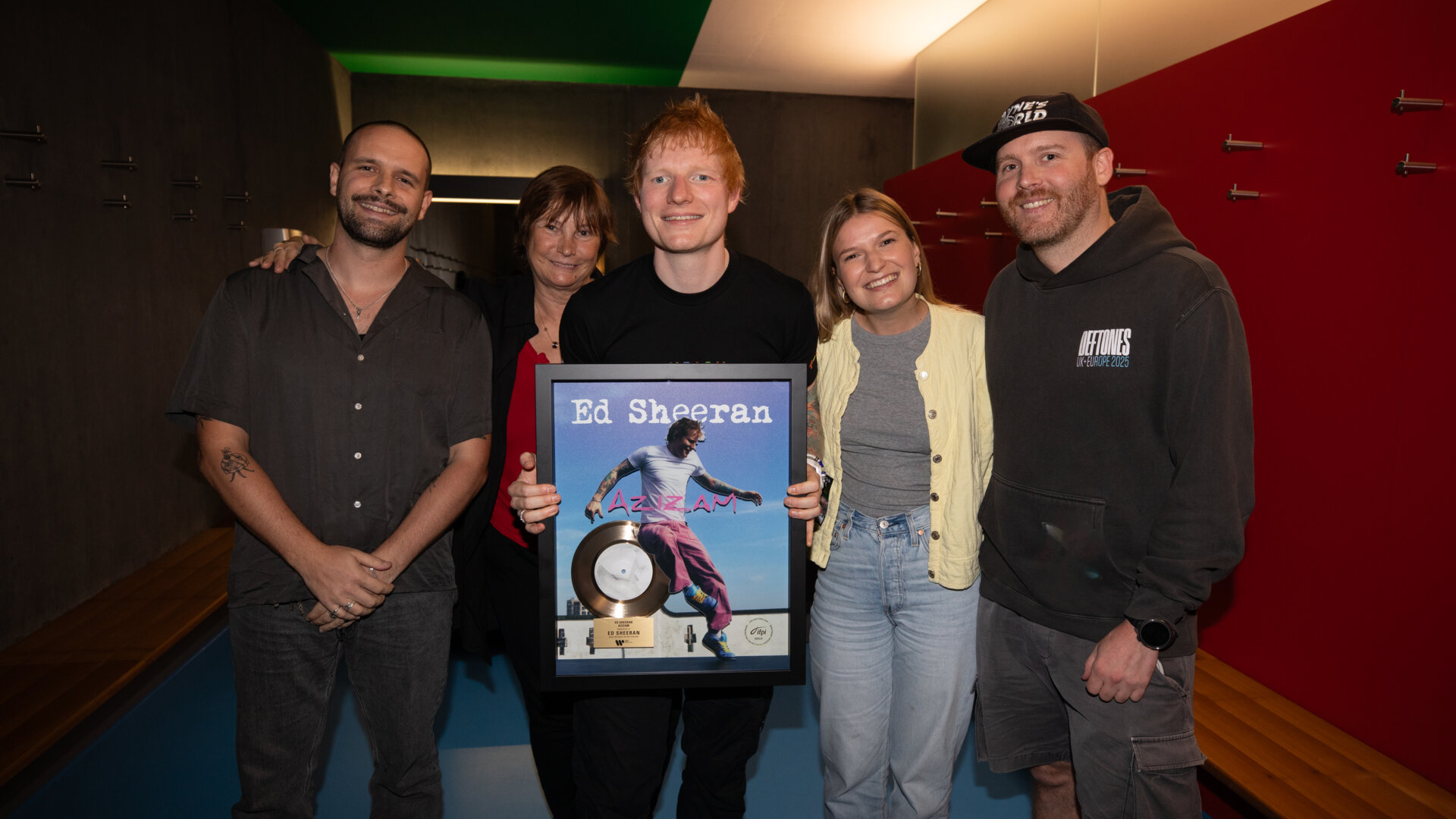 News-Titelbild - Ed Sheerans "Azizam" geht Gold in der Schweiz