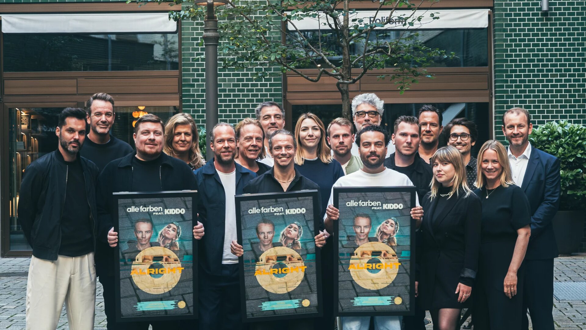 News-Titelbild - Warner Music überreicht Alle Farben Gold-Award für "Alright" feat. KIDDO
