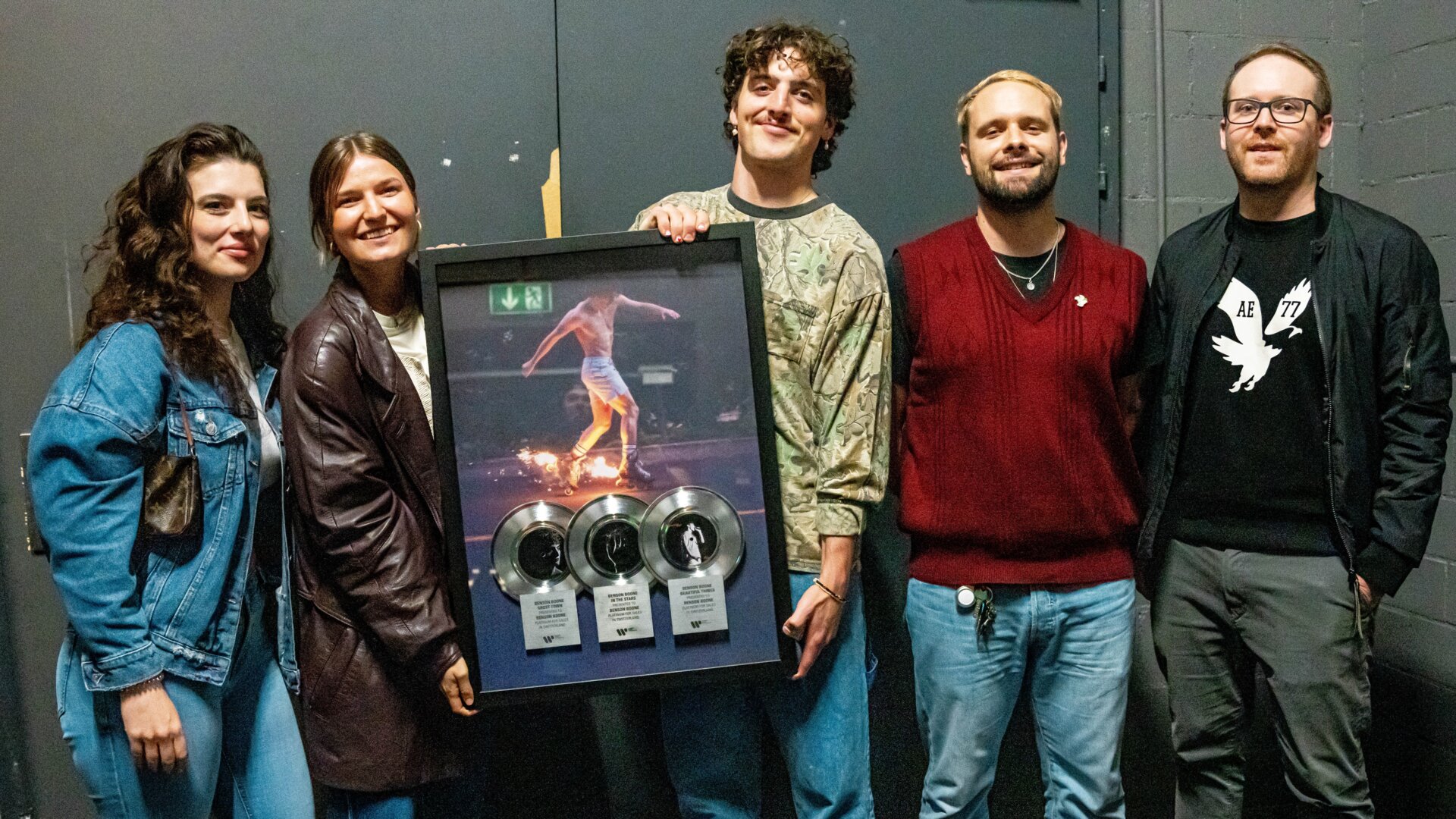 News-Titelbild - Warner Music verleiht Dreifach-Platin an Benson Boone in der Schweiz