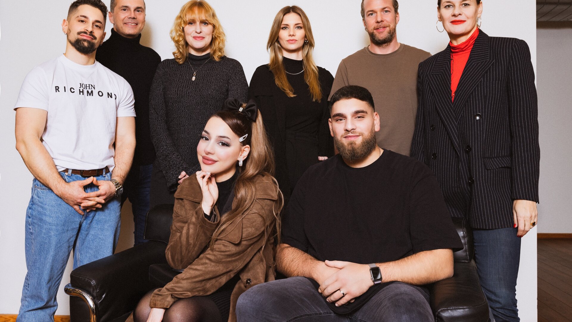 News-Titelbild - Warner Music und AYLIVA verlängern erfolgreiche Zusammenarbeit