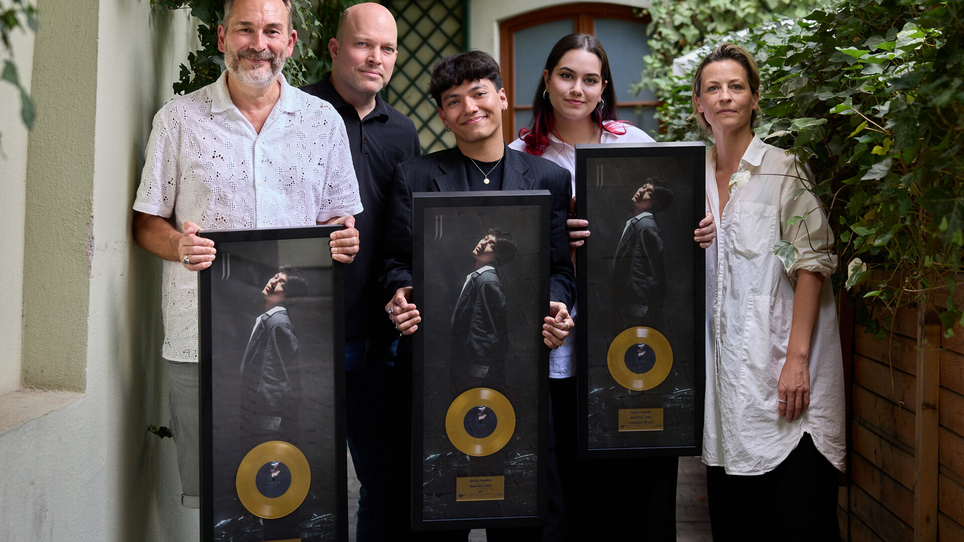 News-Titelbild - Gold für JJ und „Wasted Love" in Österreich