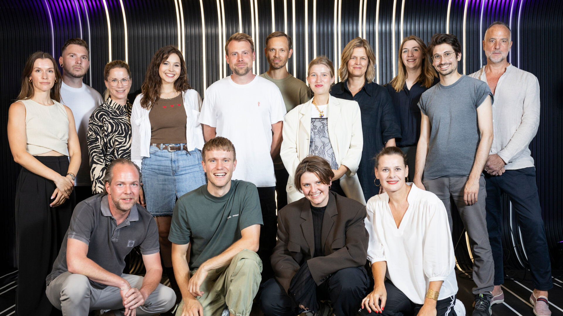 Warner Music kooperiert mit Tigerspring und signt dänisches Duo ROYA ...