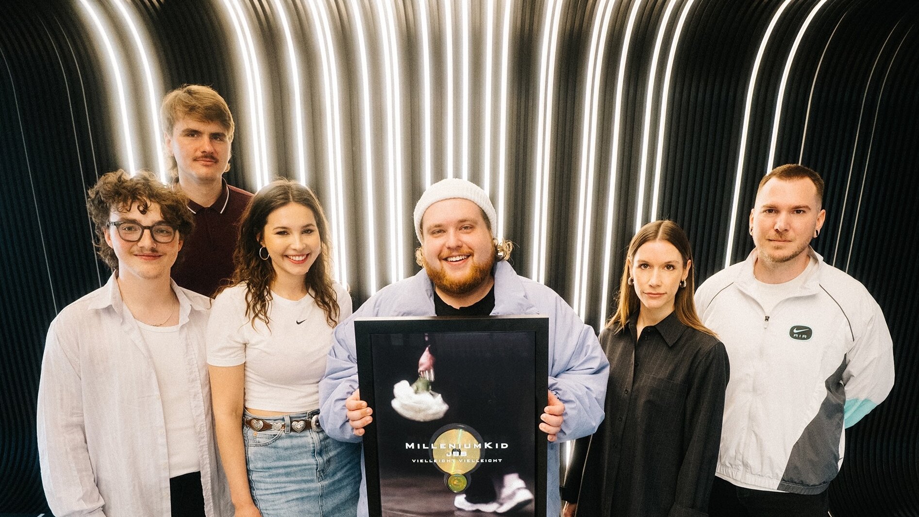 News-Titelbild - MilleniumKid erreicht Goldstatus mit „Vielleicht Vielleicht" und feiert globalen Erfolg
