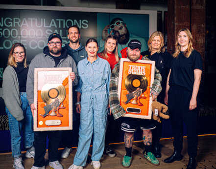 News-Titelbild - Warner Music ehrt Teddy Swims mit Gold und Platin für „Lose Control" in GSA