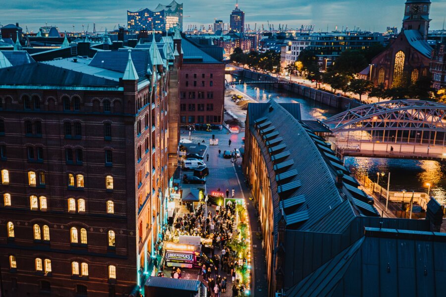 News-Titelbild - Warner Music modernisiert Speicherstadt-Gebäude im UNESCO-Weltkulturerbe und feiert Neueröffnung