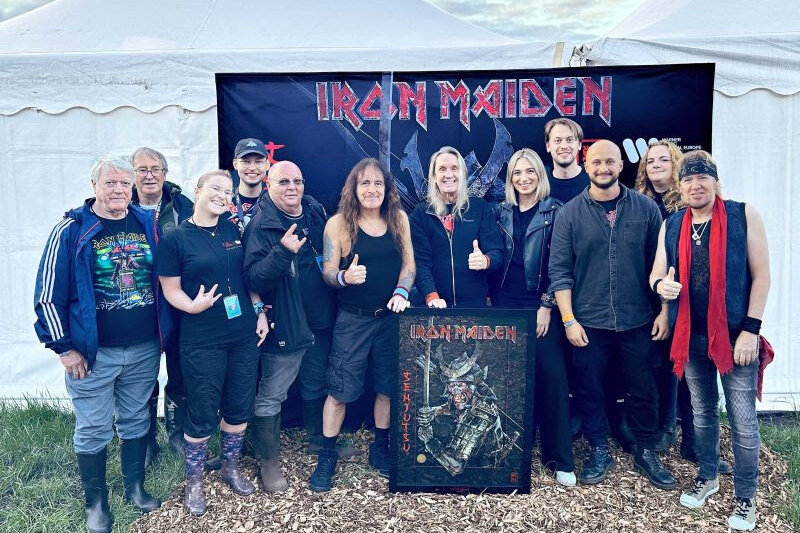 News-Titelbild - IRON MAIDEN erhalten Gold-Award für "Senjutsu"