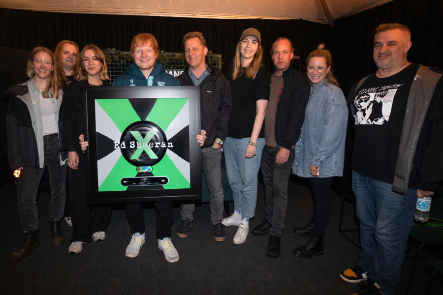 News-Titelbild - Warner Music ehrt Ed Sheeran beim Hurricane Festival