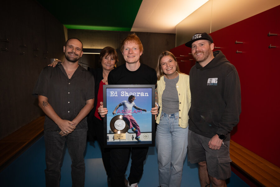 News-Titelbild - Ed Sheerans "Azizam" geht Gold in der Schweiz