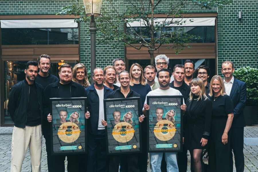 News-Titelbild - Warner Music überreicht Alle Farben Gold-Award für "Alright" feat. KIDDO