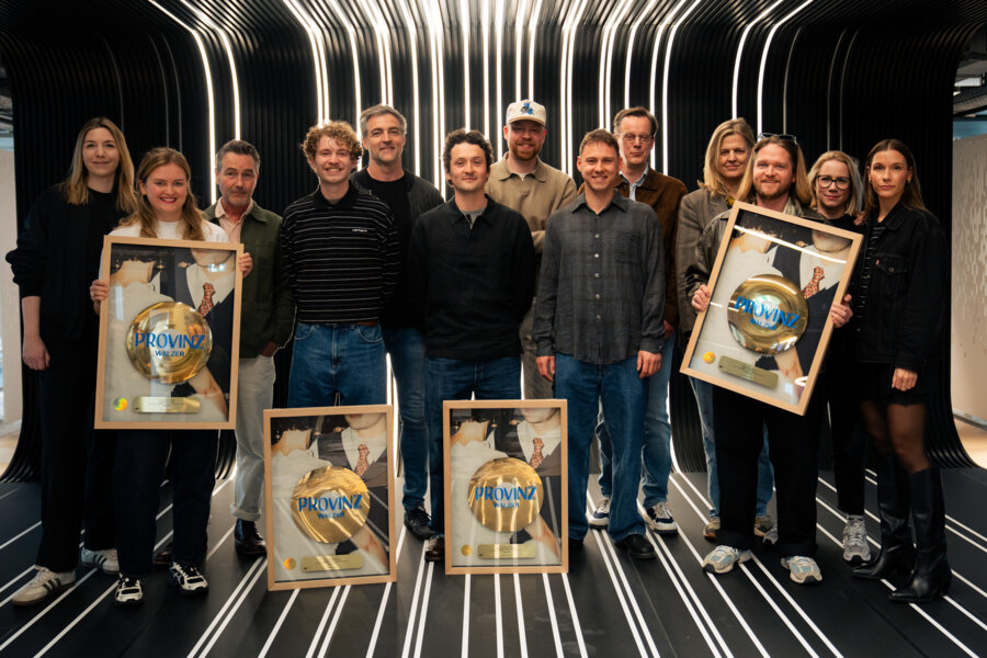 News-Titelbild - Warner Music feiert Gold für Provinz und ihre Single "Walzer"