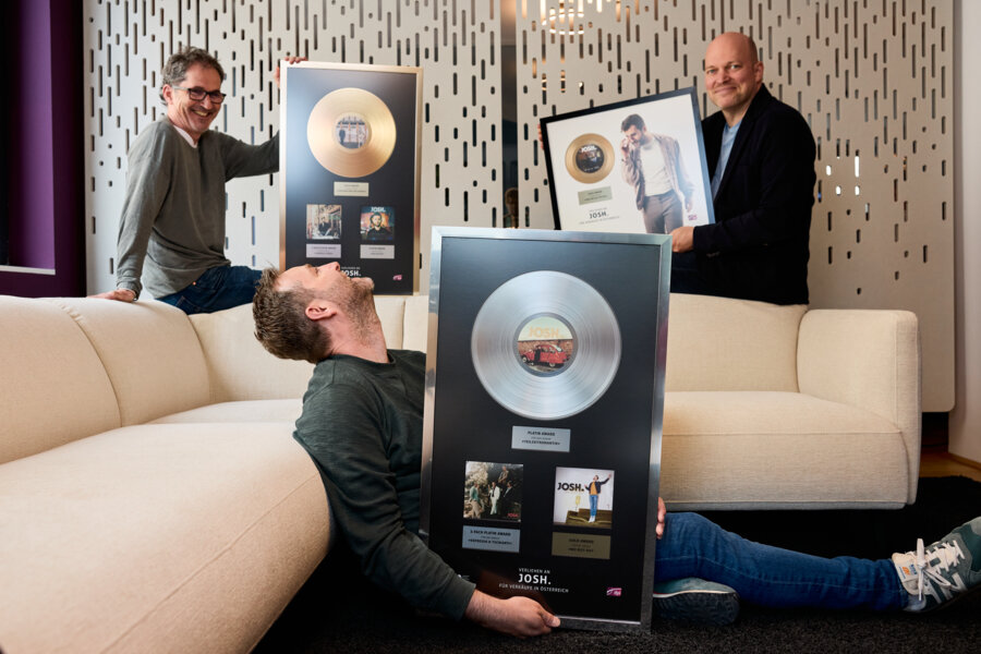 News-Titelbild - Warner Music zeichnet JOSH. Mit Gold und Platin aus
