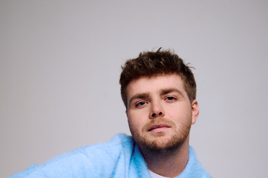 News-Titelbild - Alex Warrens "Ordinary" stellt neue Allzeit-Chart Rekorde in der Schweiz auf