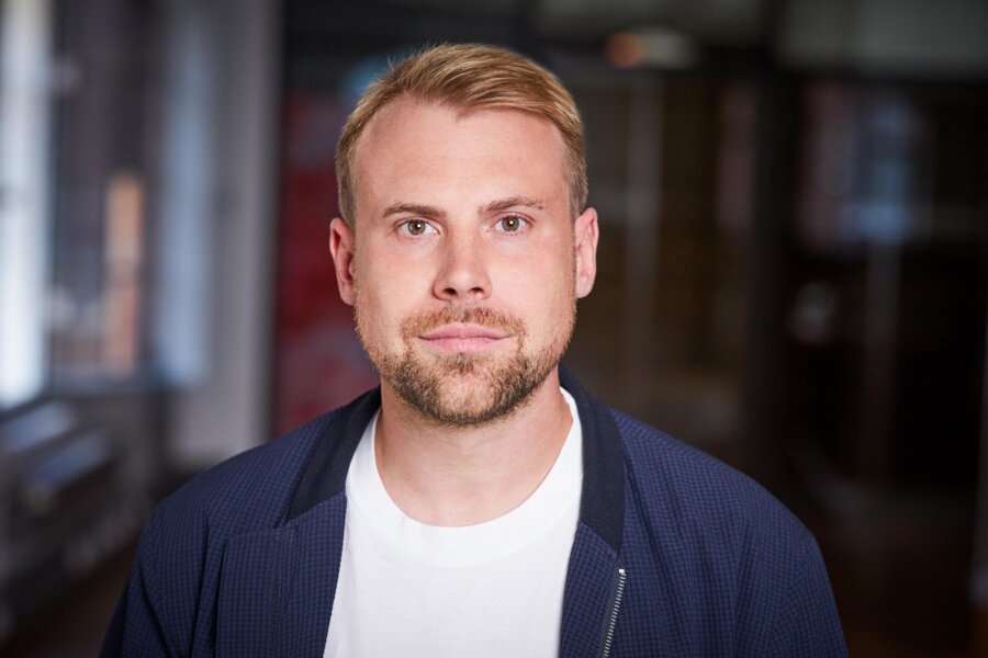 News-Titelbild - Warner Music steigert Streaming-Erfolge und richtet Domestic-Units strategisch neu aus