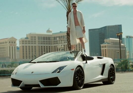News-Titelbild - Spritztour im Lamborghini durch Las Vegas? Nur eine der Stationen im Video zu "Open"