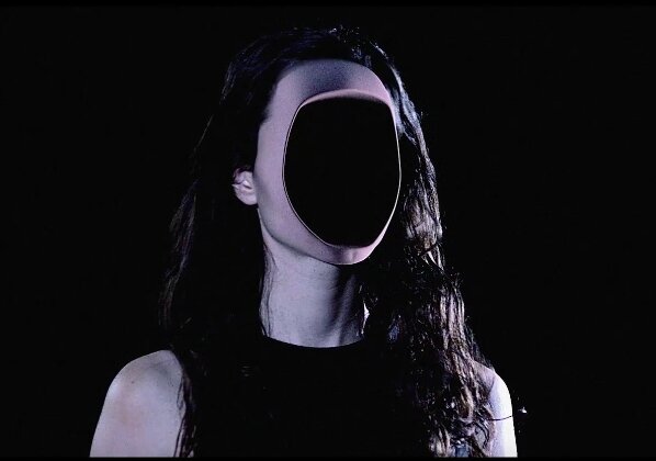 News-Titelbild - Im Musikvideo zu "Black Is the Soul" blicken Korn euch tief in die Seele