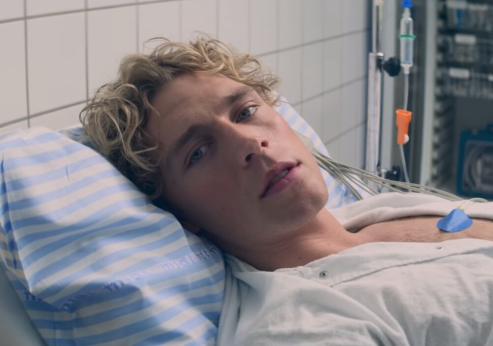 News-Titelbild - Diagnose gebrochenes Herz: Im Video zu "My Heart" liegt Christopher im Krankenhaus