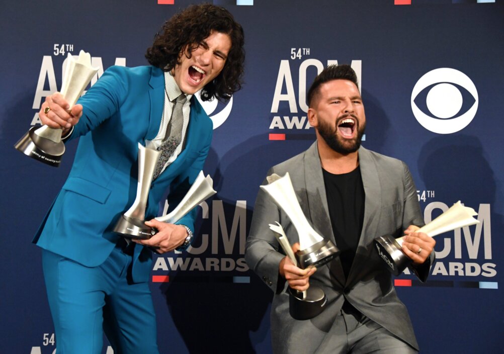 News-Titelbild - Dan + Shay gewinnen 3 ACM Awards, veröffentlichen neuen Song "Keeping Score" mit Kelly Clarkson