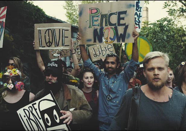 News-Titelbild - Es lebe die Liebe: Hier die Video-Premiere zum neuen Song "Survive On Love" sehen
