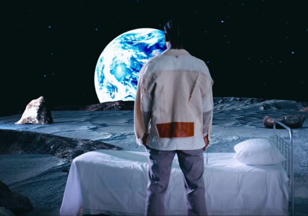 News-Titelbild - Rappen auf dem Mond? Für Big Sean im Musikvideo zu "Moonlight" ein Leichtes