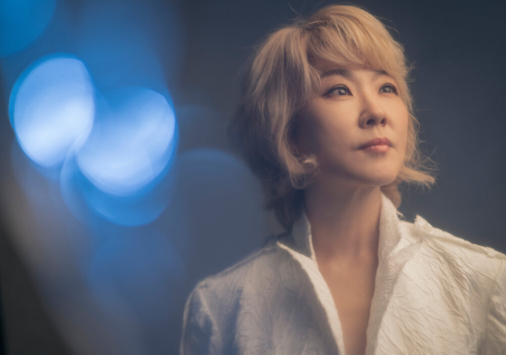 News-Titelbild - Für ihr kommendes Album "Waking World" wagte sich Youn Sun Nah auf komplett neues Terrain