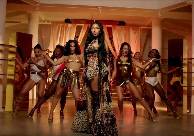 News-Titelbild - Im Musikvideo zu "Light My Body Up" herrscht Nicki Minaj über einen Tempel der Lust