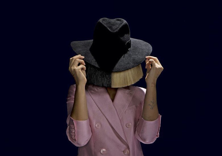 News-Titelbild - Sia unterschreibt bei Atlantic Records / Warner Music Group und kündigt ihr erstes Weihnachtsalbum an