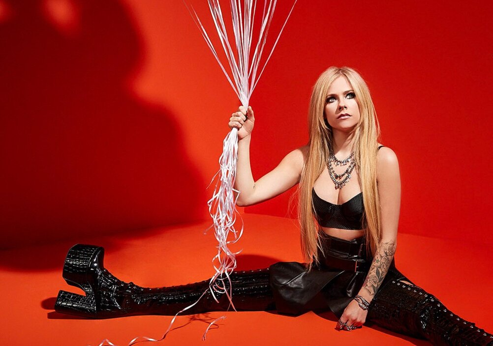 News-Titelbild - "Love Sux", stellt Avril Lavigne fest – und kündigt ihr gleichnamiges neues Album an