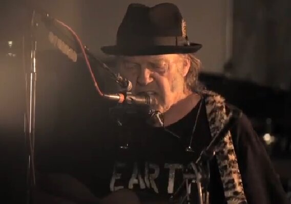 News-Titelbild - Promise Of The Real über die Arbeit mit Neil Young: "Er hat definitiv eine Message"