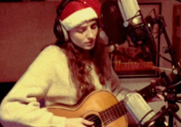 News-Titelbild - "Have Yourself A Merry Little Christmas", wünscht uns Birdy – und mit ihrem Song sind wir so was von bereit