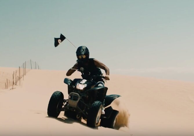 News-Titelbild - Im Musikvideo zu "Not Nice rasen wir auf dem Quad Bike durch die Wüste