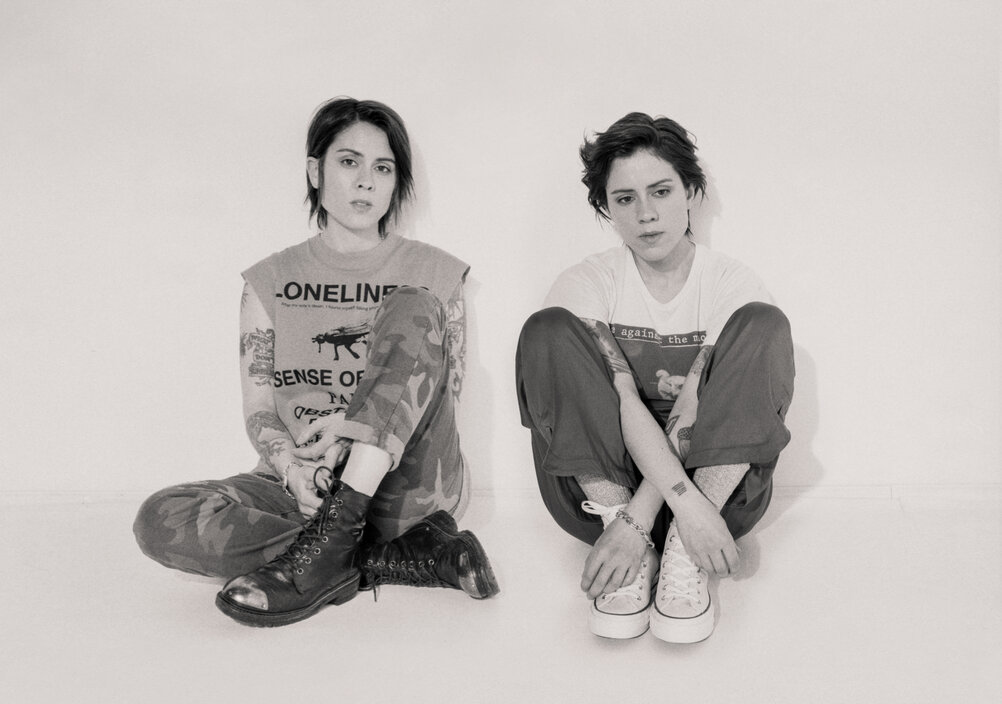 News-Titelbild - Tegan and Sara sprechen bei Stephen Colbert über jugendliche Drogenerfahrungen, performen "Hey, I’m Just Like You"