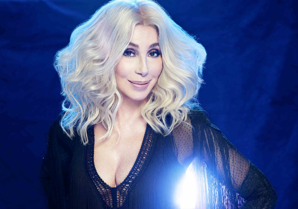 News-Titelbild - Cher ruft "SOS": Hier das Abba-Cover vom kommenden Album "Dancing Queen" hören