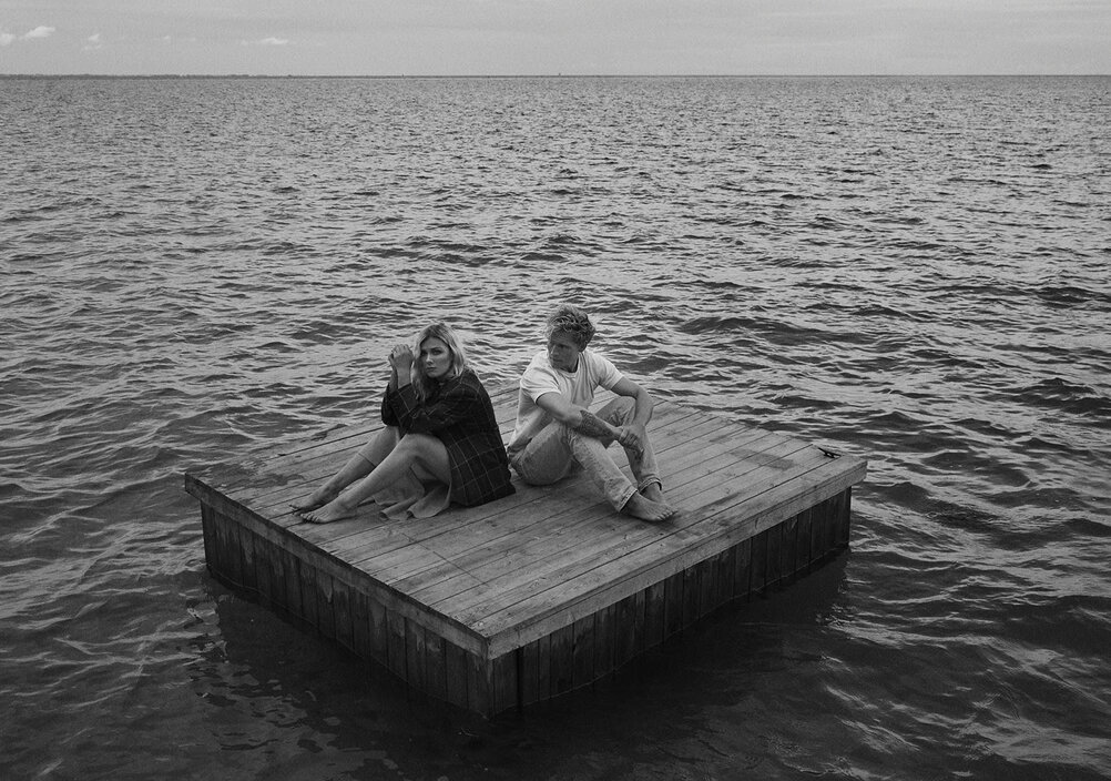 News-Titelbild - Verloren auf dem Meer: Christopher und Clara Mae im Video zu "Good To Goodbye"