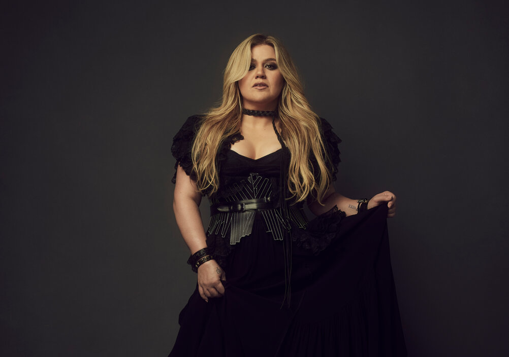 News-Titelbild - Mit "Mine" und "Me" veröffentlicht Superstar Kelly Clarkson gleich zwei neue Singles auf einmal