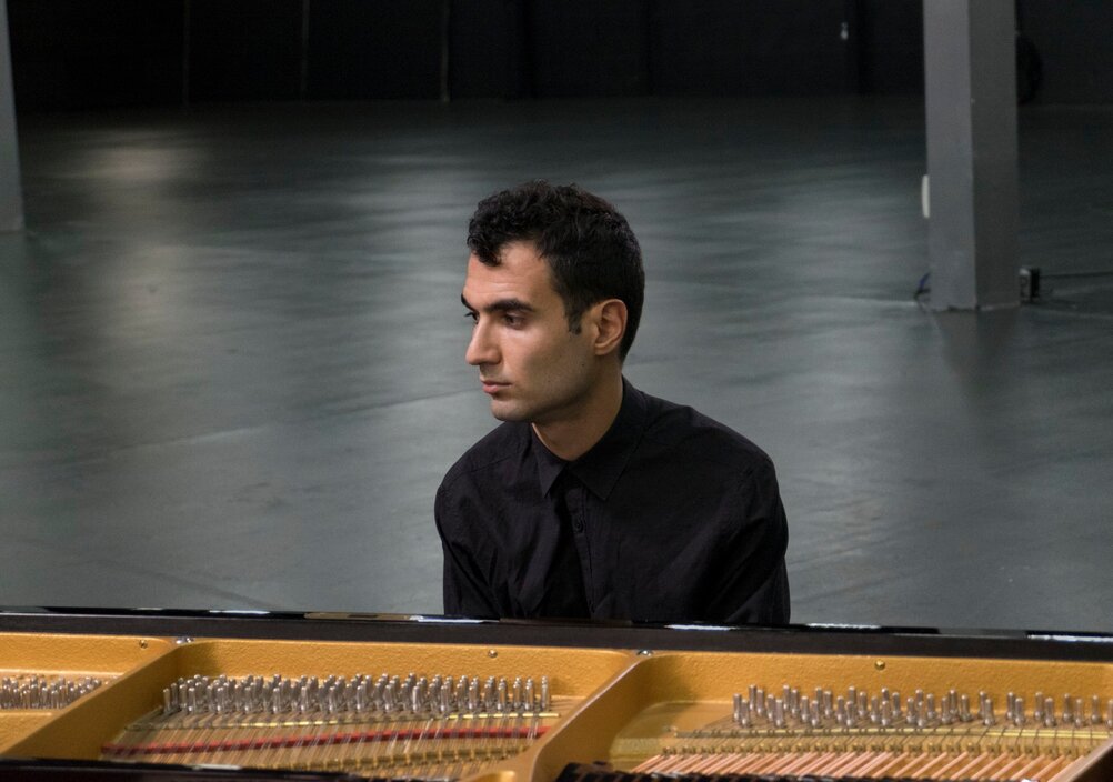 News-Titelbild - Größtes Talent des Jazz-Pianos: Tigran Hamasyan kündigt Album "Mockroot" an