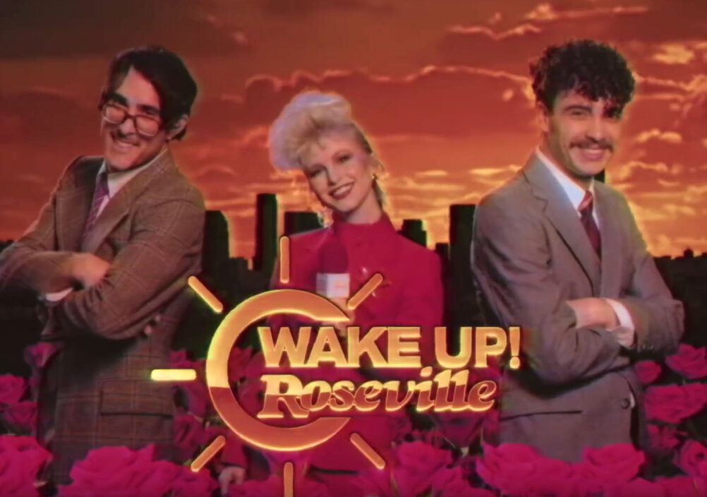 News-Titelbild - Im Video zu "Rose-Colored Boy" spielen Paramore TV-Moderatoren in den 80er-Jahren