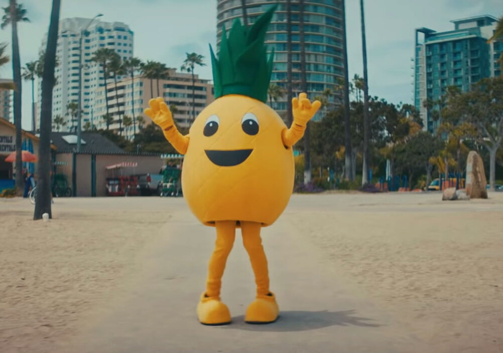 News-Titelbild - So eine gut gelaunte Ananas wie im Video zu "Pineapple" habt ihr lange nicht gesehen