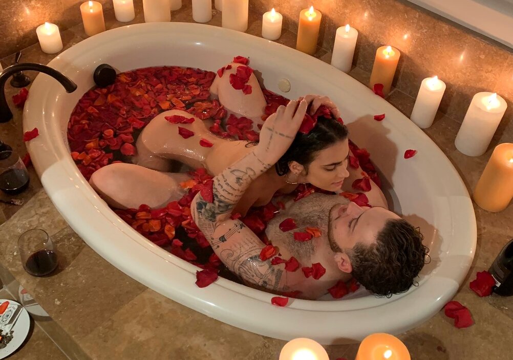 News-Titelbild - Bazzi geht baden – in seinem höchst intimen Musikvideo zu "Renee’s Song"